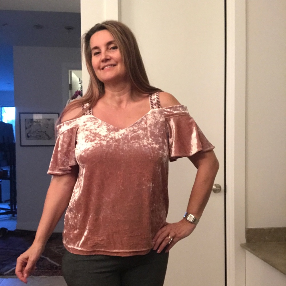 Velvet top size M /L shoulder free